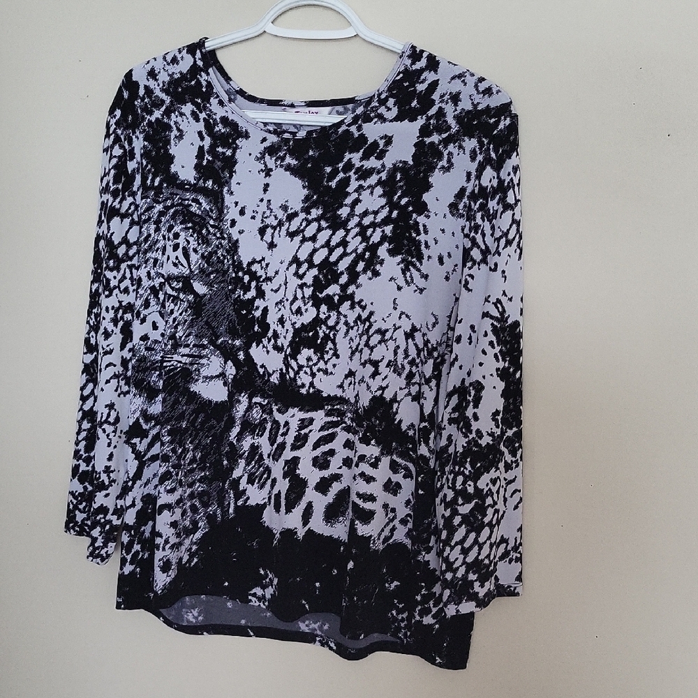 Bold Black & White Leopard Print Women's Top – Eye-Catching & Trendy Style